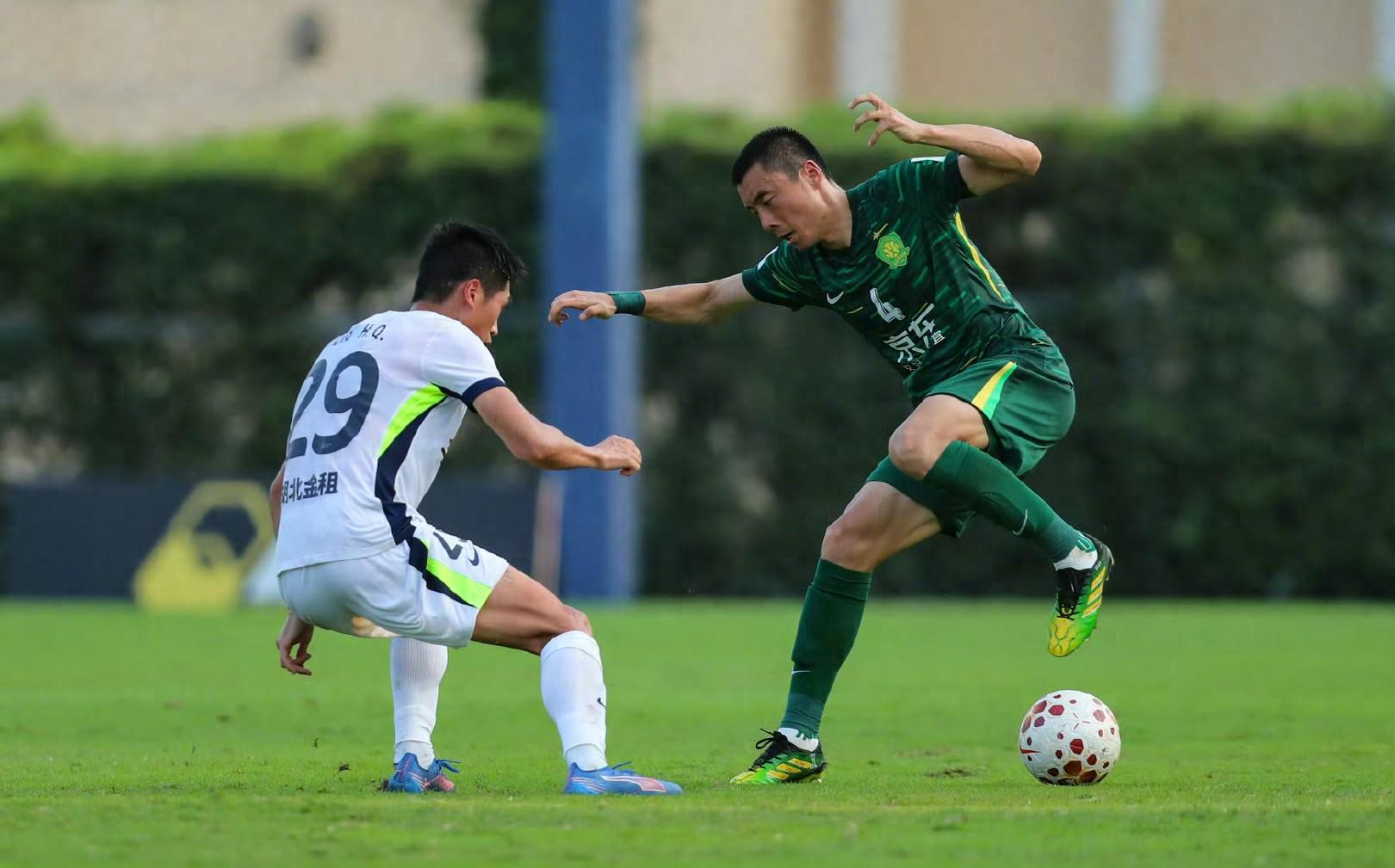 99贵宾会-李磊伤了国安新援首秀改位置成功，蒙哥推翻无效控球 激活张玉宁